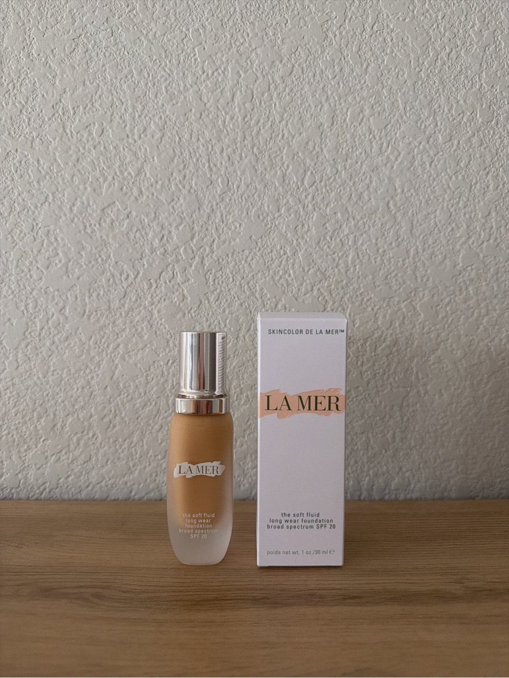 La Mer Soft Fluid Long Wear Foundation in Buff 23A with box - Picture 3 of 5